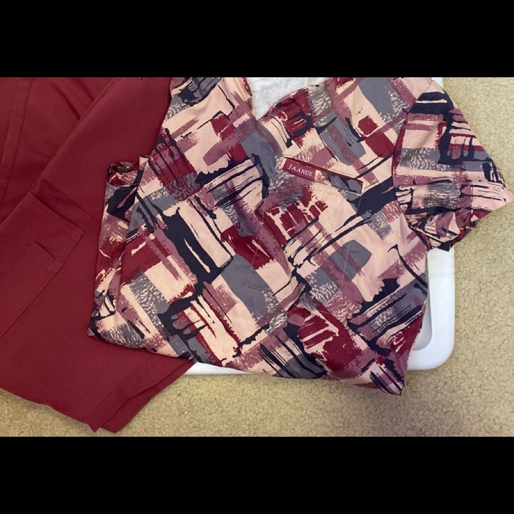Jaanuu Scrub Set